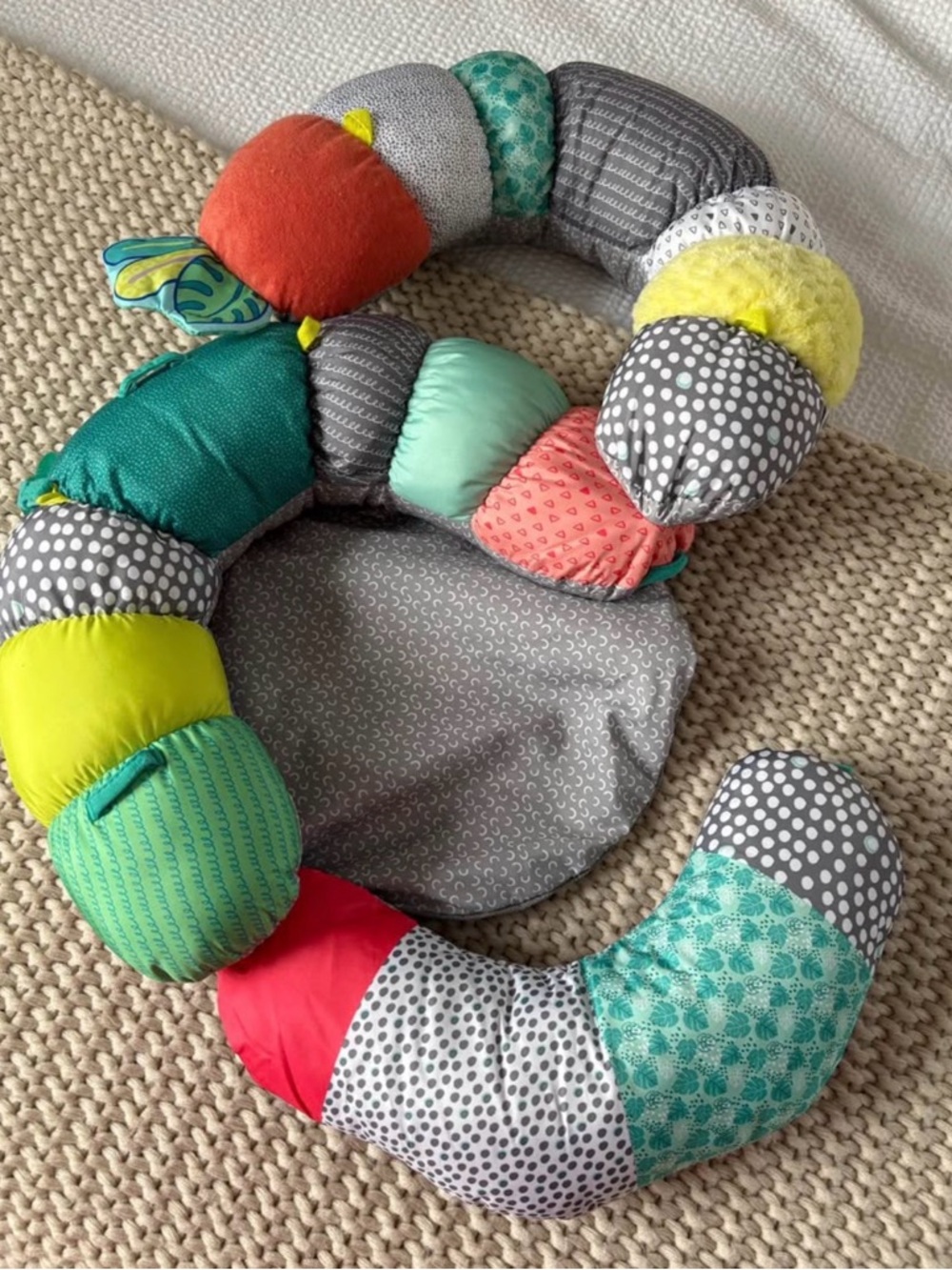 Infantino tummy time toucan